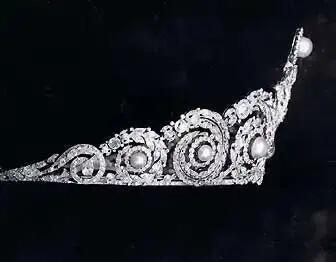 西班牙王室卡地亚珍珠王冠