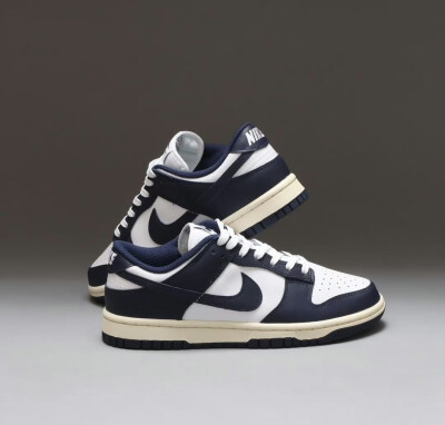 NIKE DUNK LOW
「Vintage Navy」