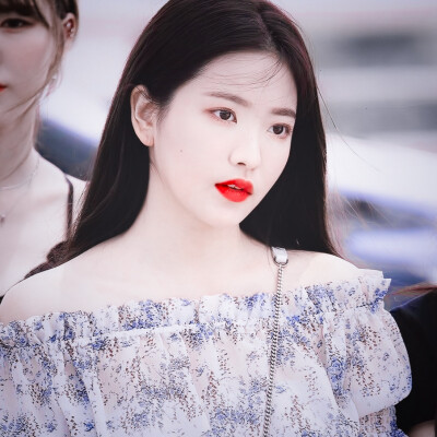 . 猎物这个概念总是相对而言的。你能征服我,我就是你的猎物。
金艺琳
图源cr.adorablecandy81