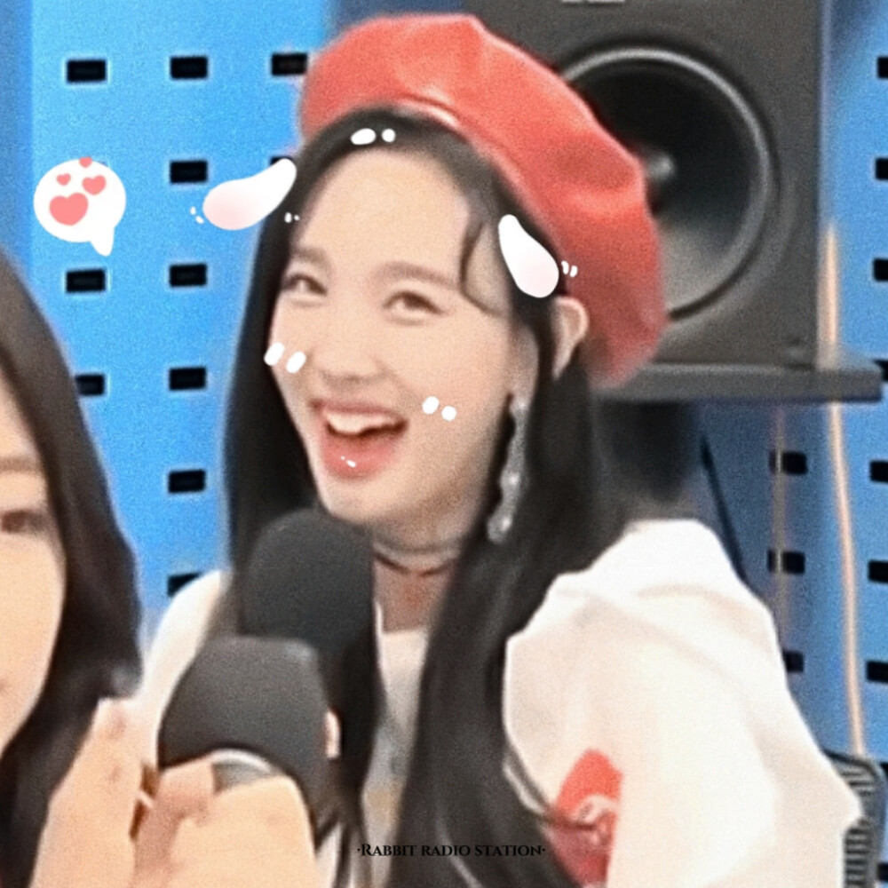 • What is love?
贴纸原截：许辄
：林娜琏