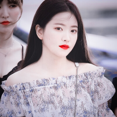 . 猎物这个概念总是相对而言的。你能征服我,我就是你的猎物。
金艺琳
图源cr.adorablecandy81