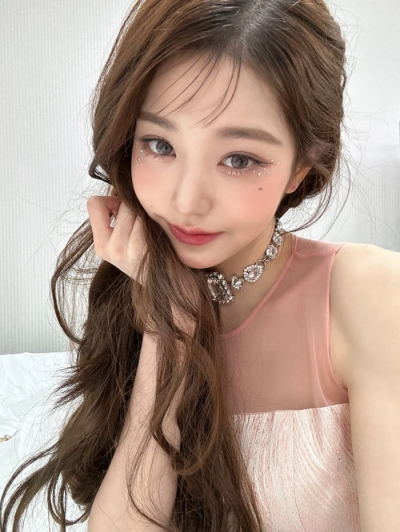 女头
“灵魂总要在荒野中绽放，爱总要传递于你”