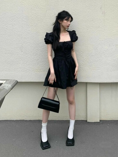 你本无意穿堂风 偏偏孤倨引山洪
ins ootd