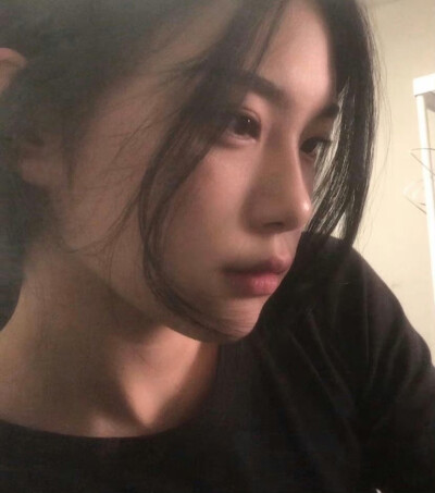 问问这个是哪个美女啊啊啊啊 我需要她的ins账号！