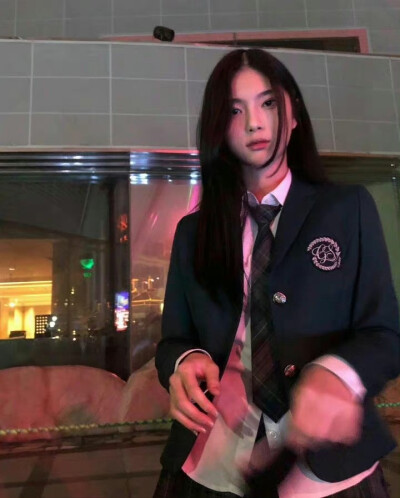 问问这个是哪个美女啊啊啊啊 我需要她的ins账号！