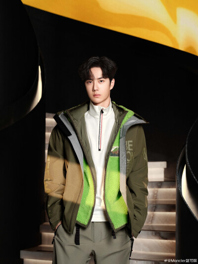 Moncler盟可睐：
#Moncler Friends#
突破想象，释放热烈张扬。
Moncler品牌全球代言人@UNIQ-王一博 身着全新Moncler Grenoble 2023早秋系列，碰撞叠穿色彩，前卫廓形彰显自由无畏，耀眼醒目，自成焦点。 ​​​