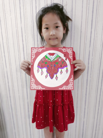 每一次表现都自信满满，爱画画的你真的很棒哦！