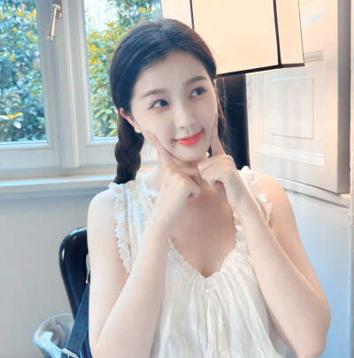 看 幻想中的行星 平行于天际
虞书欣//海棠旁人