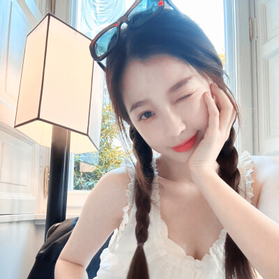 看 幻想中的行星 平行于天际
虞书欣//海棠旁人