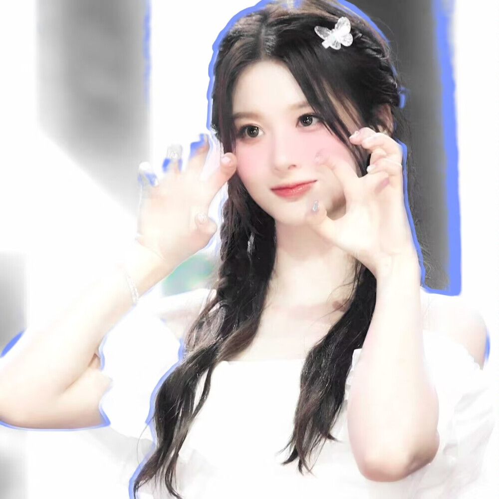  临别时站在公车站台上看着呼啸而过的车流公车停下挥手和你分别选了一个靠窗的位置公车的电台里传来了我喜欢的歌氤氲的氛围中只让我感到温暖
是虞知姩宝宝送的我图(=^▽^=)