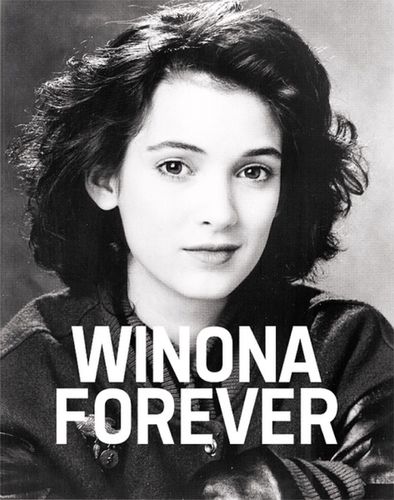 薇诺娜·瑞德（Winona Ryder），
本名薇诺娜·劳拉·霍洛维茨（Winona Laura Horowitz），
1971年10月29日出生于美国明尼苏达州，美国女演员。