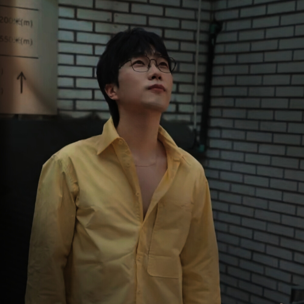 〖刘小怂〗
“被忽略的旧照片里，又藏着谁的思绪。”