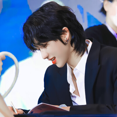 ▪ 徐 明 浩
原：starlightThe8