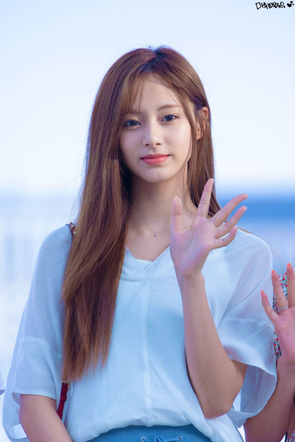 TWICE_MM1020