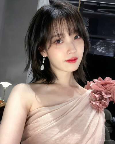 IU 壁纸