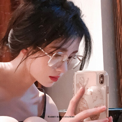 •随手一拍~
：鞠婧祎