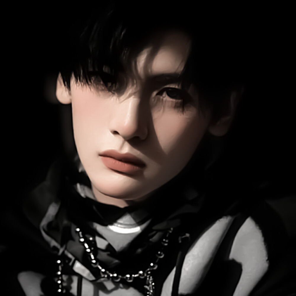  *"The clock that travels through time starts to move in the opposite direction."(反方向的钟.)//翟潇闻