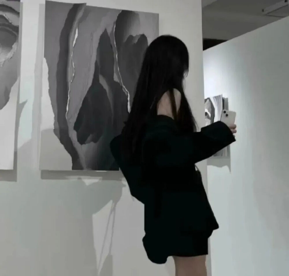 黑色系女生头像