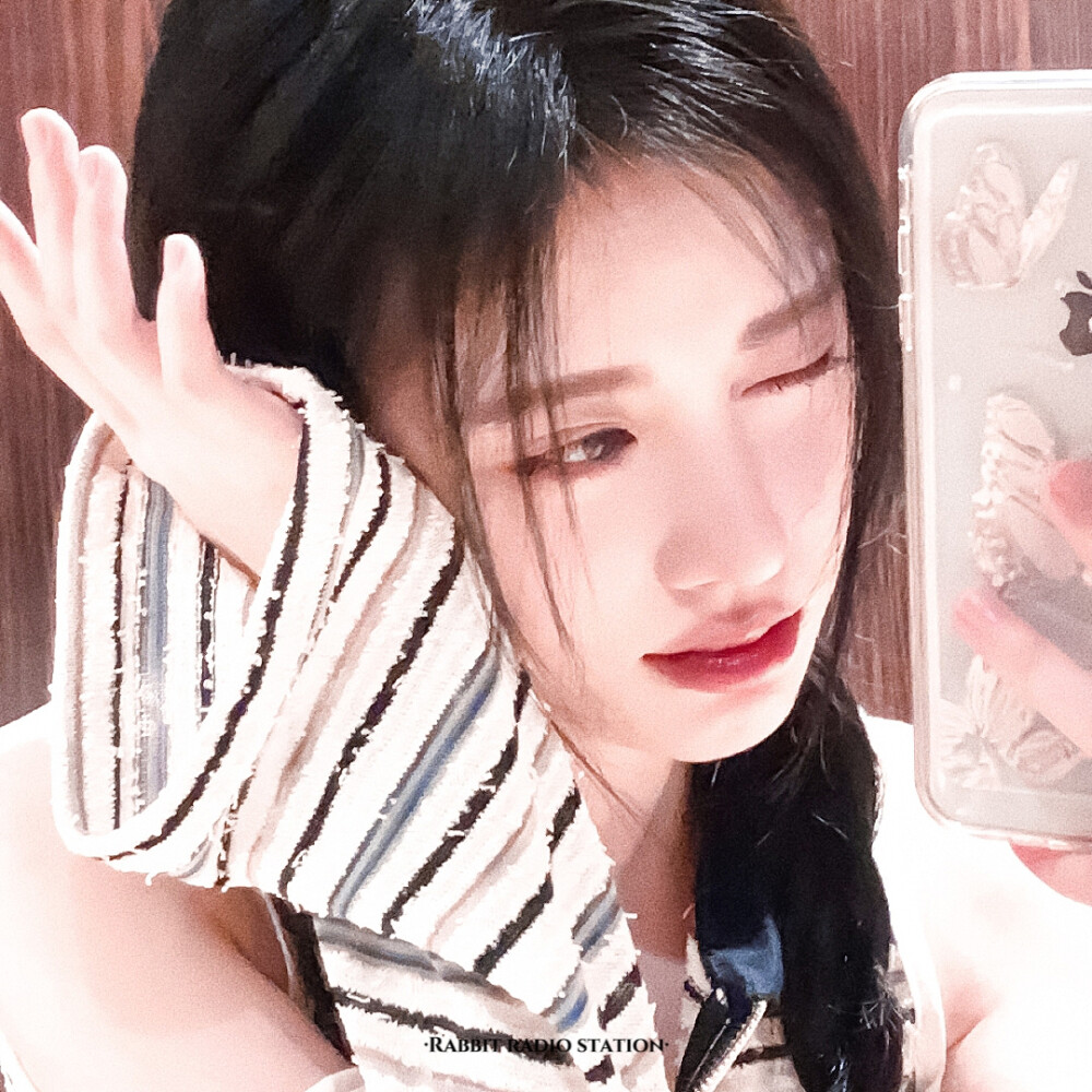 •随手一拍~
：鞠婧祎