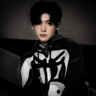  *"The clock that travels through time starts to move in the opposite direction."(反方向的钟.)//翟潇闻