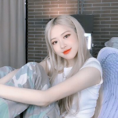 Rosé朴彩英
cr.dt.椰香大豆沙