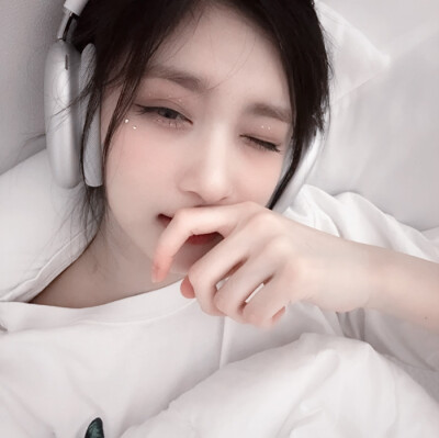 @李瑞 #雨天，屋檐，偶遇，不能说的秘密。