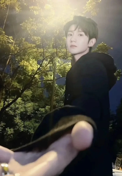 车水马龙的世界我们要过得很好