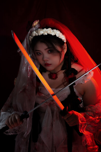 这个猩红少女要杀死比尔。