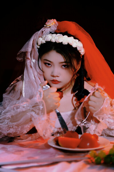 这个猩红少女要杀死比尔。