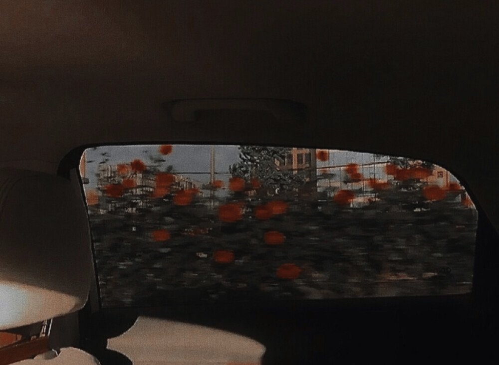 虽然不知道你是谁，但她现在在我怀里睡得很沉，所以...停止你幼稚的戏码吧。