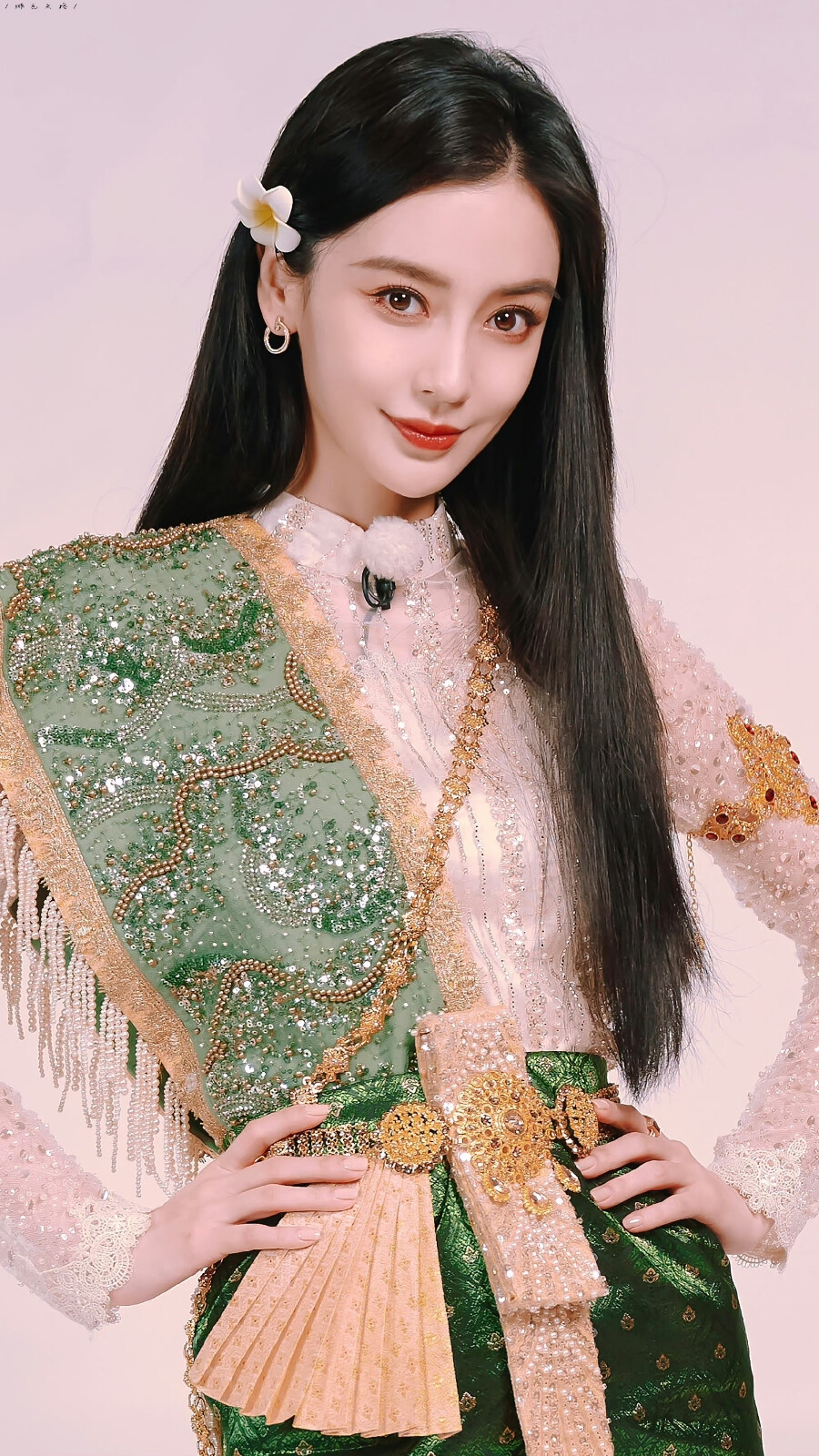 泰 美 辣！
鼻泰妆好美好美！
cr@绯色失控
#奔跑吧# | #杨颖MINNIE跳了queencard# ​