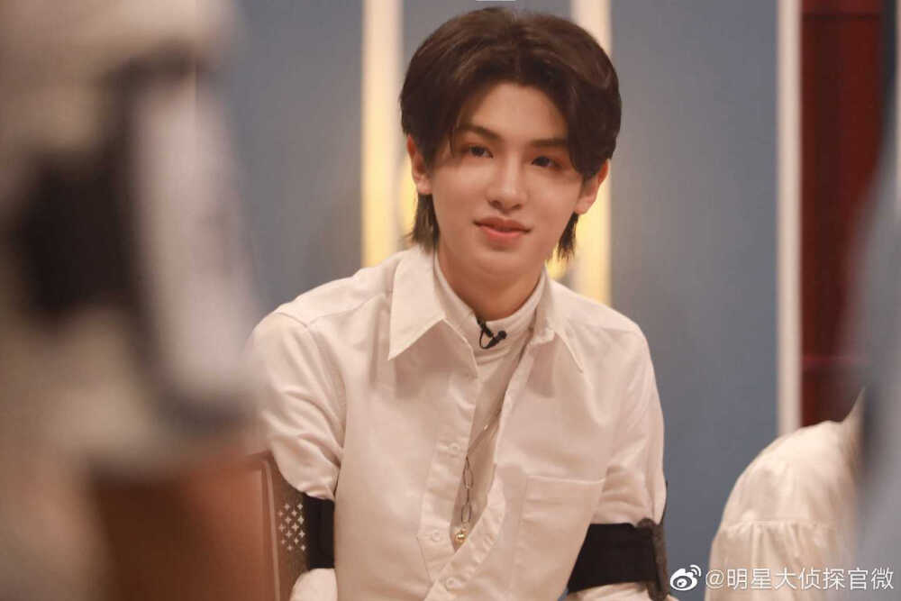 黄明昊