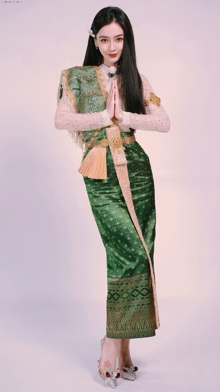 泰 美 辣！
鼻泰妆好美好美！
cr@绯色失控
#奔跑吧# | #杨颖MINNIE跳了queencard# ​