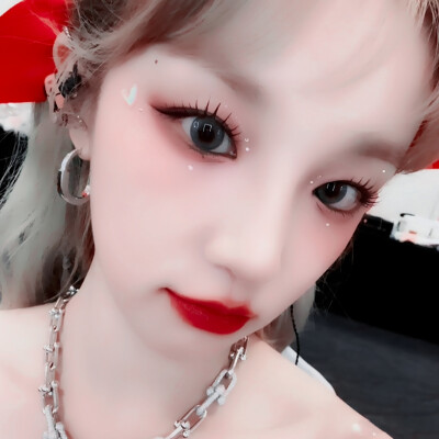 愛人♡Miss.気にかける°ˡᵒᵛᵉ
^ 宋雨琦YUQI