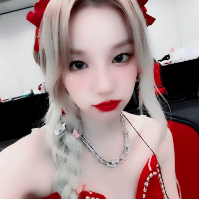 愛人♡Miss.気にかける°ˡᵒᵛᵉ
^ 宋雨琦YUQI