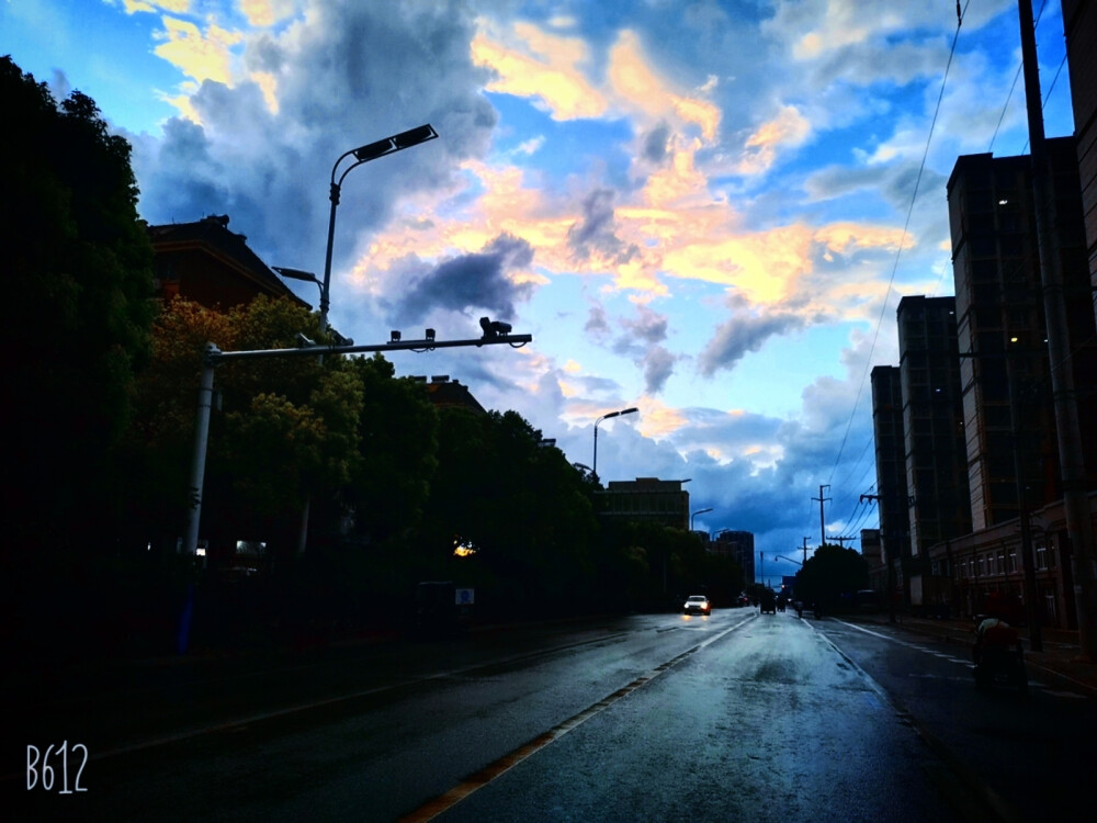 雷阵雨之前，随便加了几个滤镜，感觉还不错∽