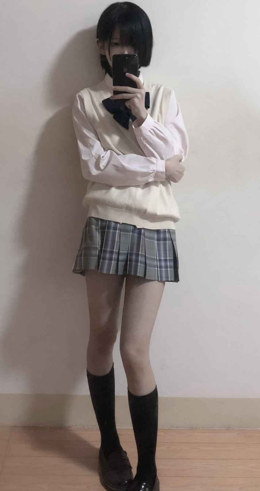 清冷感 日系 女生头像
id：舌蜗