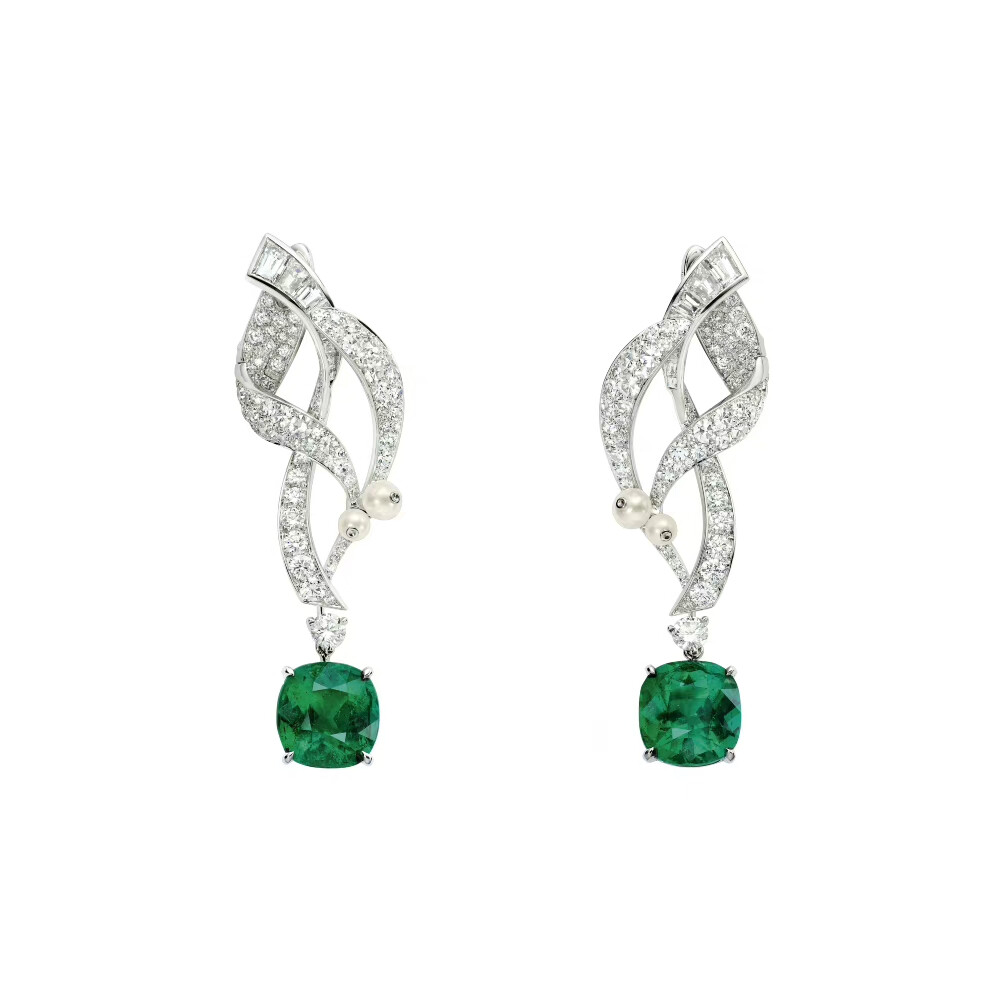 尚美巴黎（Chaumet）推出2023年新一季高级珠宝系列——“Le Jardin de CHAUMET”，以“花园漫步”为主题，灵感源于自然界的植物、花卉和田园。 ​​​