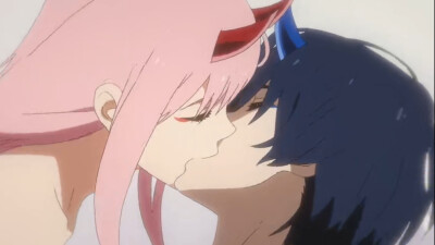 「国家队／DARLING in the FRANXX」
02／ZERO TWO
广／HIRO