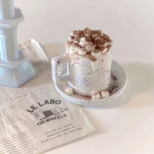 失恋ソング沢山聴いて 泣いてばかりの私はもう。 (失恋之歌入耳良多 而我早已哭泣