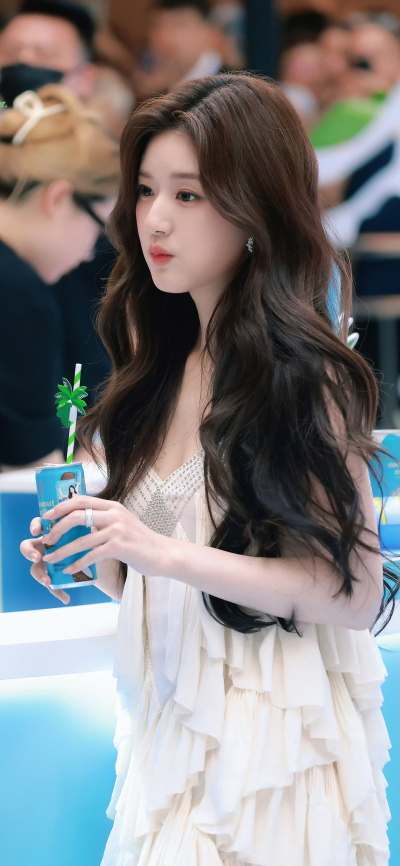 ▸赵露思
"是晴日里的太阳亦是暗夜里的月光"
cr.Her_赵露思