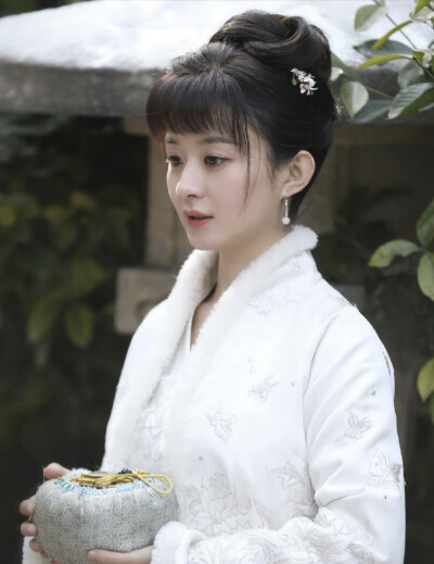 知否。知否。应是绿肥红瘦