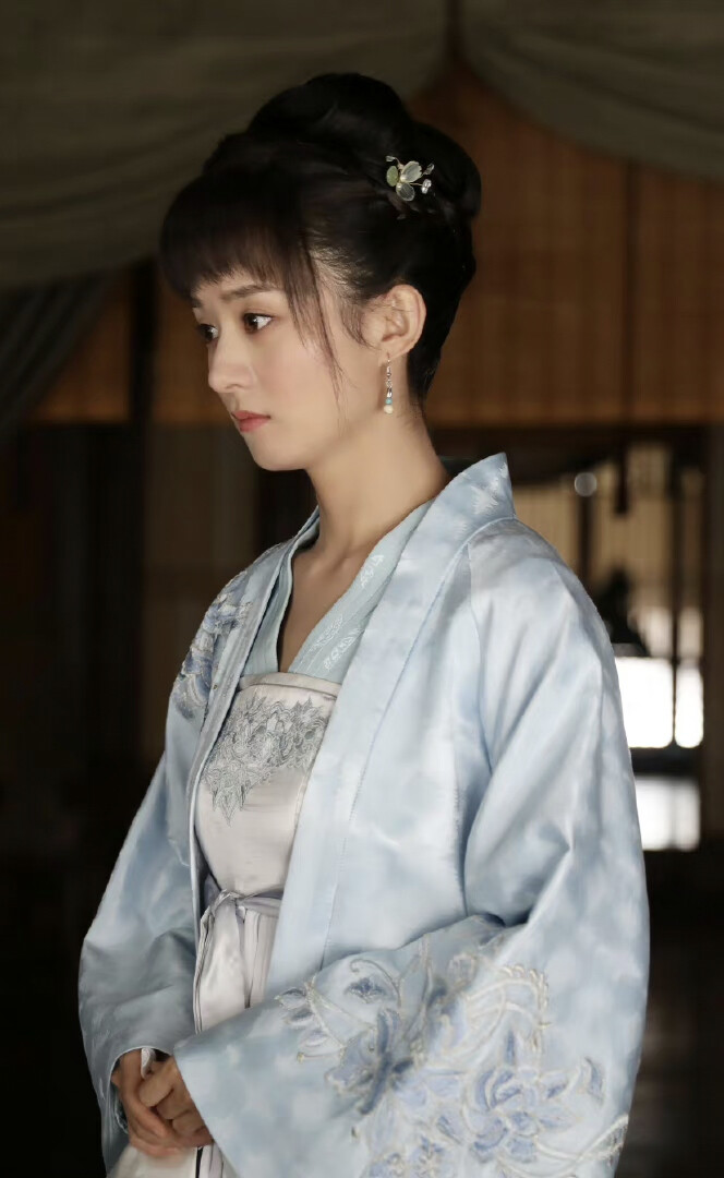 知否。知否。应是绿肥红瘦