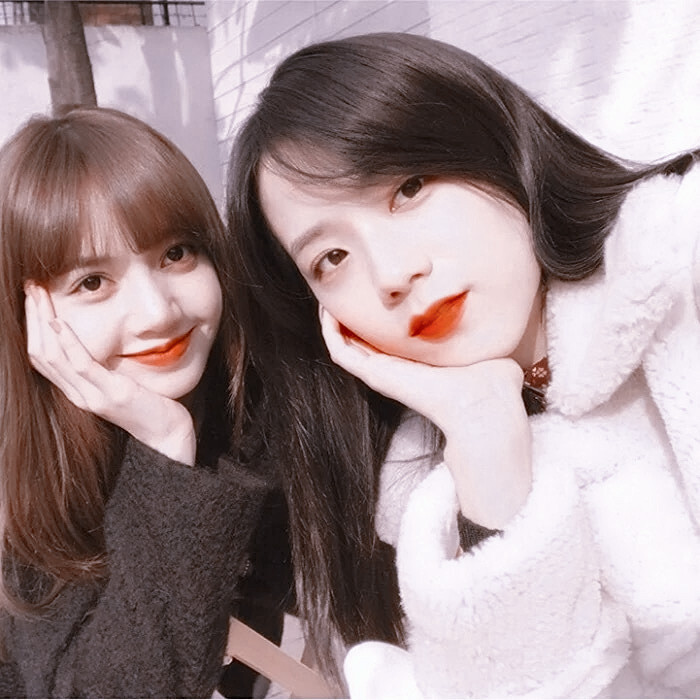 Lisa&Jisoo
cr.dt.温薏