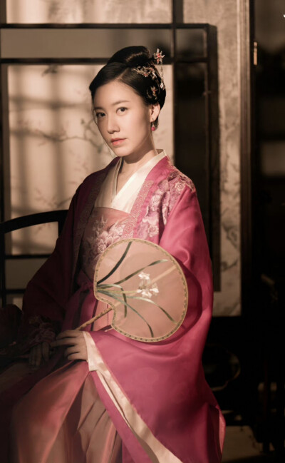 知否。知否。应是绿肥红瘦