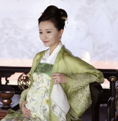 知否。知否。应是绿肥红瘦