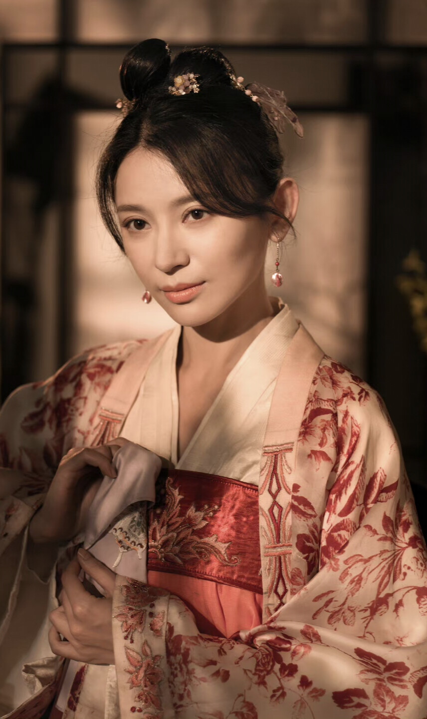 知否。知否。应是绿肥红瘦