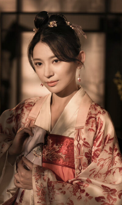 知否。知否。应是绿肥红瘦