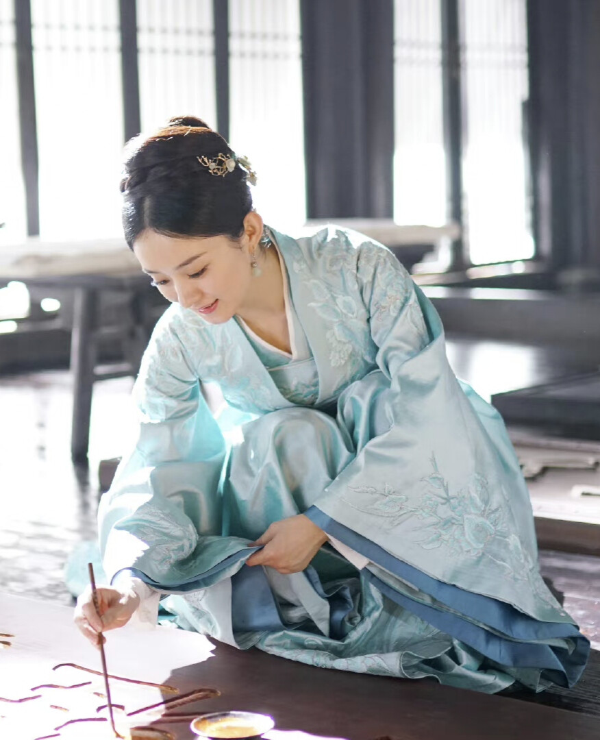 知否。知否应是绿肥红瘦