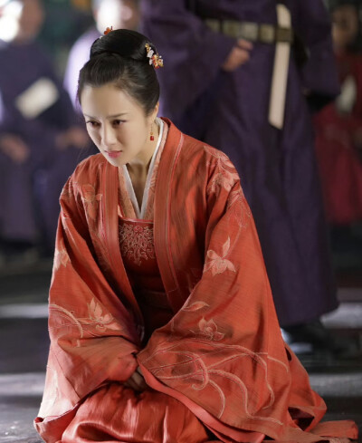 知否。知否应是绿肥红瘦